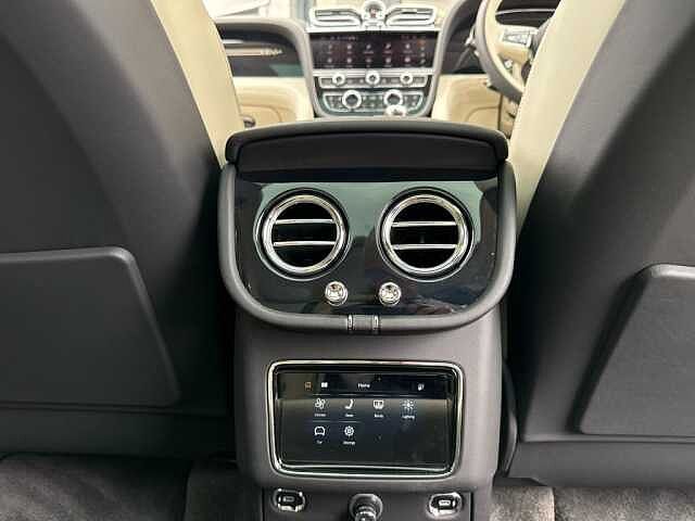 31:Bentley Bentayga Azure V8, SUV, Onyx, Bentley Glasgow