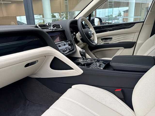 1:Bentley Bentayga Azure V8, SUV, Onyx, Bentley Glasgow