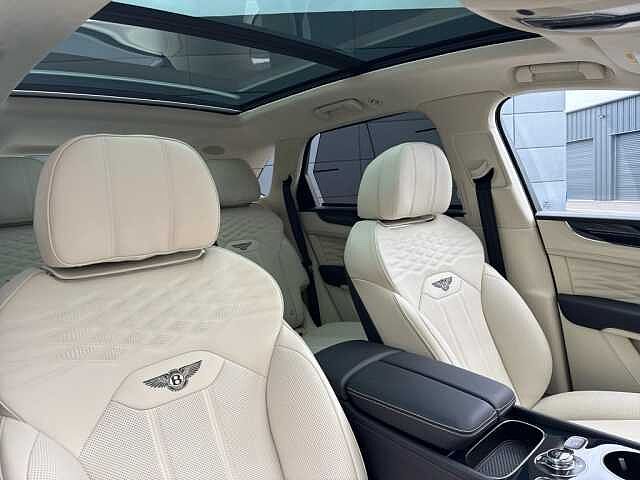 26:Bentley Bentayga Azure V8, SUV, Onyx, Bentley Glasgow