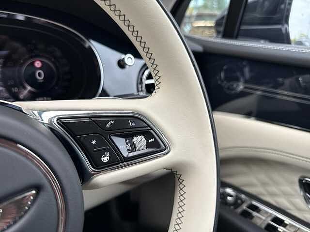 25:Bentley Bentayga Azure V8, SUV, Onyx, Bentley Glasgow