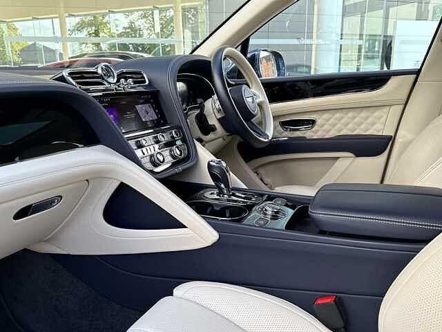 1:Bentley Bentayga V8, SUV, Meteor, Bentley Glasgow