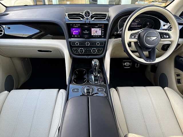 3:Bentley Bentayga V8, SUV, Meteor, Bentley Glasgow