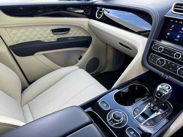 33:Bentley Bentayga V8, SUV, Meteor, Bentley Glasgow