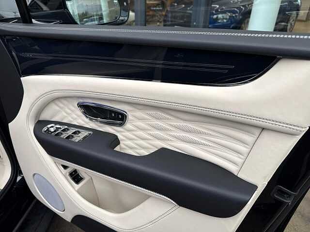 13:Bentley Bentayga Azure V8, SUV, Onyx, Bentley Glasgow