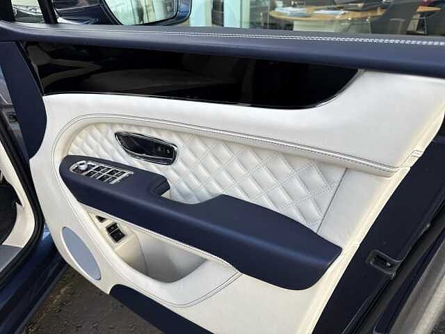 15:Bentley Bentayga V8, SUV, Meteor, Bentley Glasgow