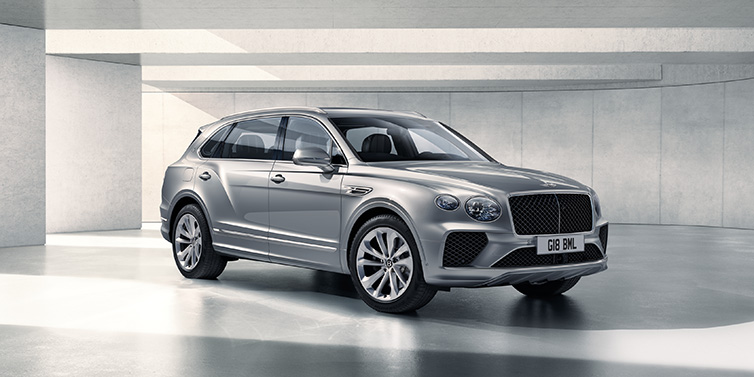 Bentley Glasgow Bentley Bentayga Extended Wheelbase SUV front three quarter in Moonbeam paint with a grey background